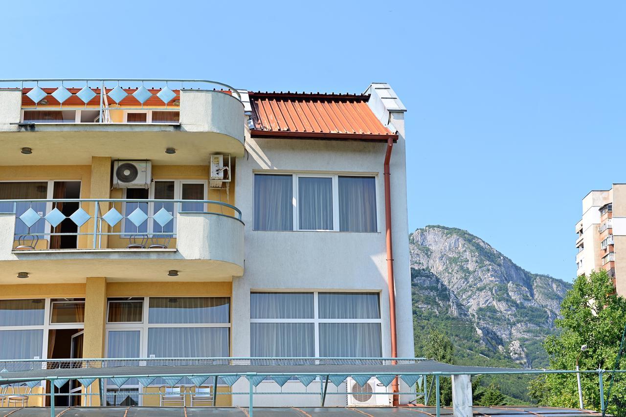 Family Art-Hotel Zora Vratsa Екстер'єр фото