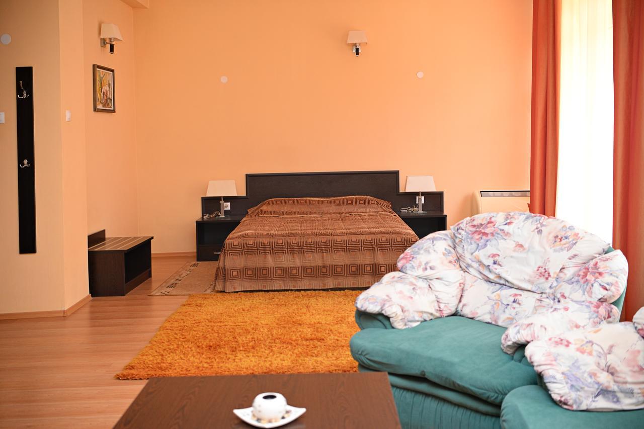 Family Art-Hotel Zora Vratsa Екстер'єр фото
