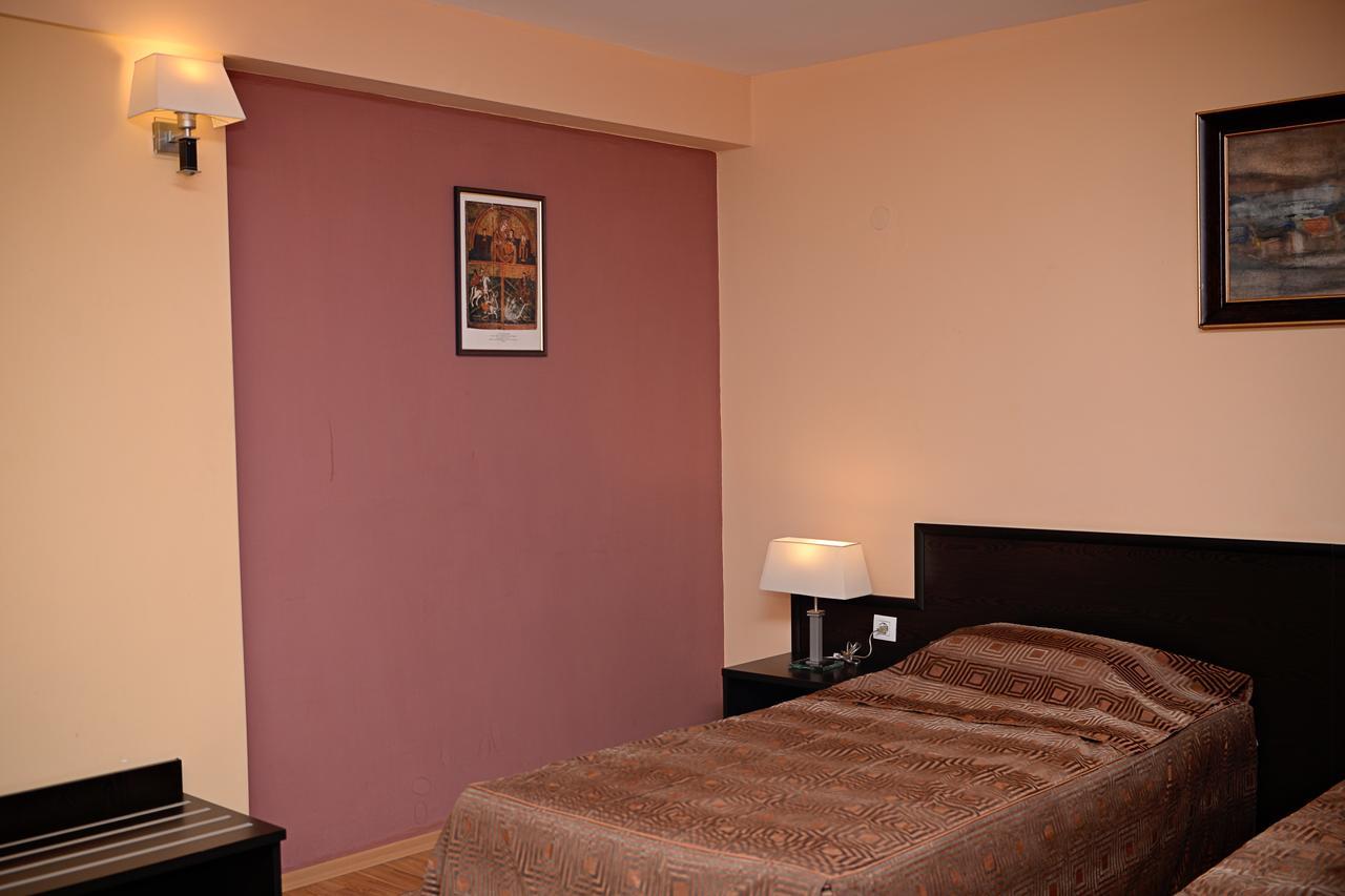 Family Art-Hotel Zora Vratsa Екстер'єр фото